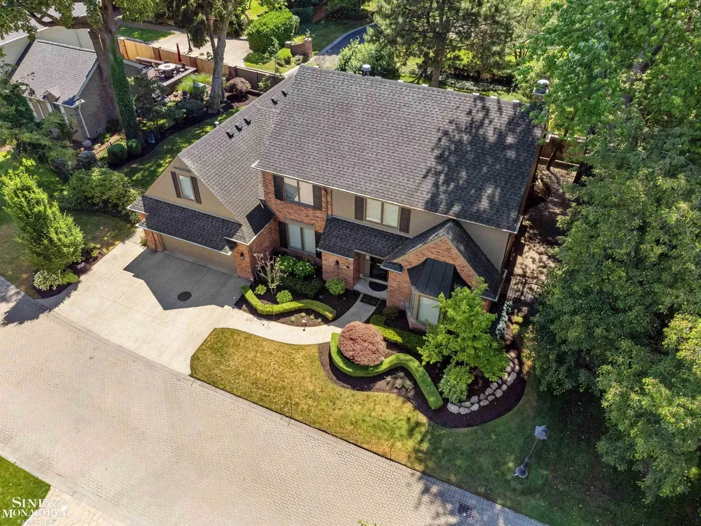 11 Sycamore Lane Grosse Pointe City MI 48230