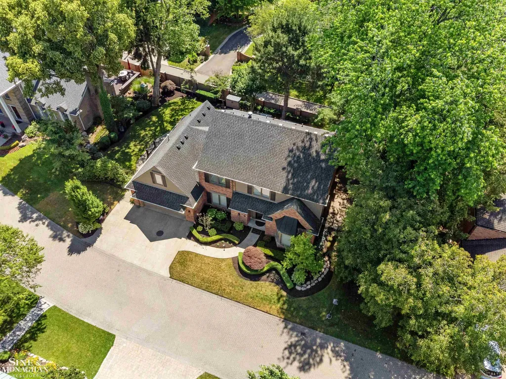 11 Sycamore Lane Grosse Pointe City MI 48230