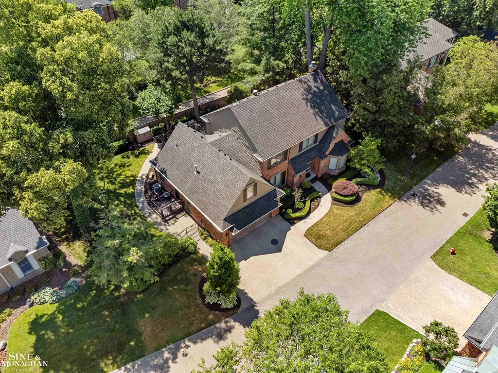 11 Sycamore Lane Grosse Pointe City MI 48230