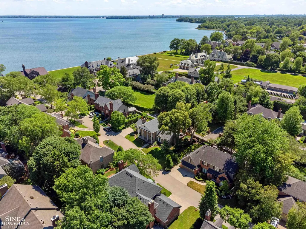 11 Sycamore Lane Grosse Pointe City MI 48230
