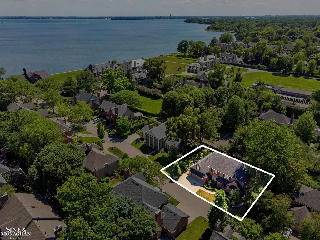 11 Sycamore Lane Grosse Pointe City MI 48230