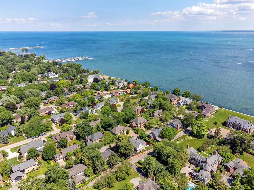 11 Sycamore Lane Grosse Pointe City MI 48230