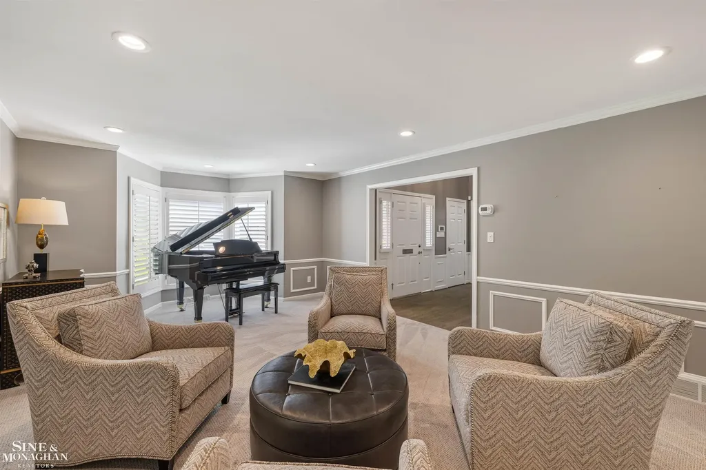 11 Sycamore Lane Grosse Pointe City MI 48230