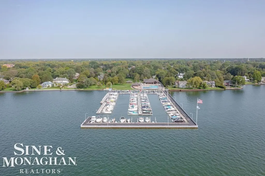 11 Sycamore Lane Grosse Pointe City MI 48230