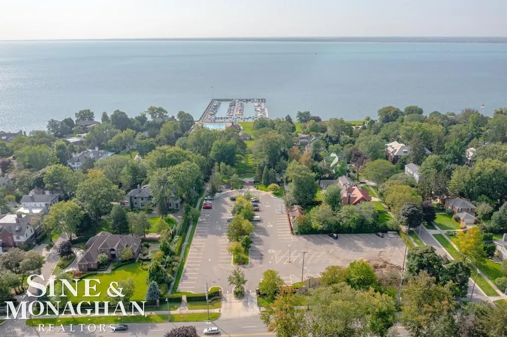 11 Sycamore Lane Grosse Pointe City MI 48230