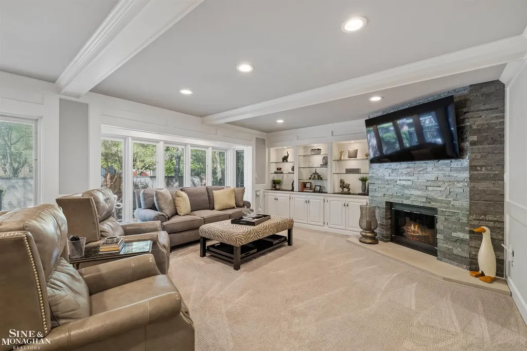11 Sycamore Lane Grosse Pointe City MI 48230