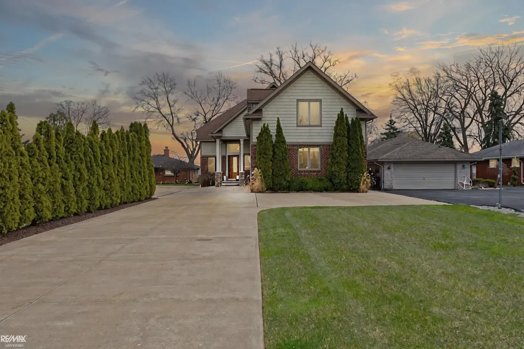 26918 Koerber Street St. Clair Shores City MI 48081