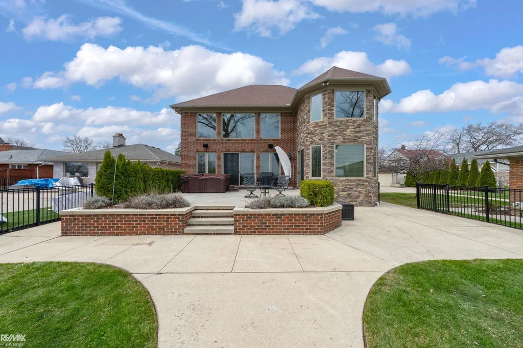 26918 Koerber Street St. Clair Shores City MI 48081