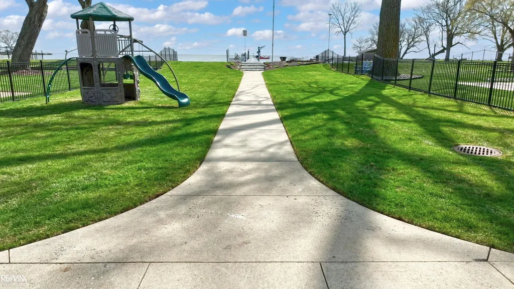 26918 Koerber Street St. Clair Shores City MI 48081