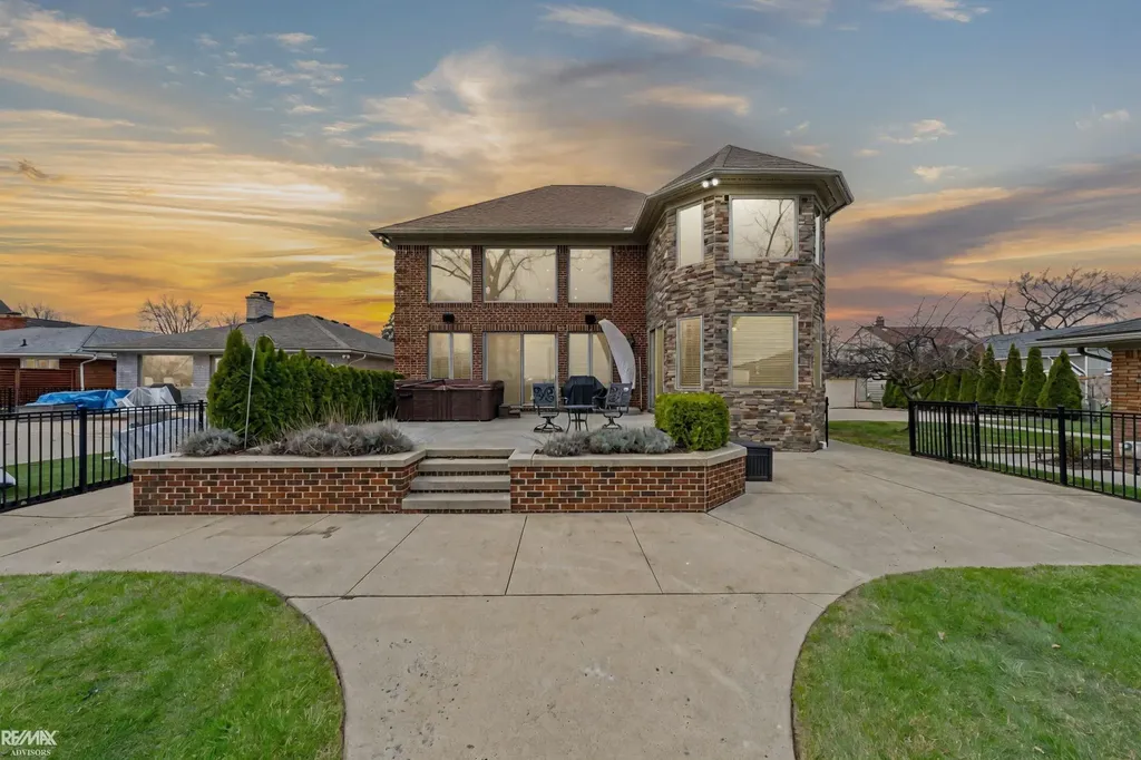 26918 Koerber Street St. Clair Shores City MI 48081