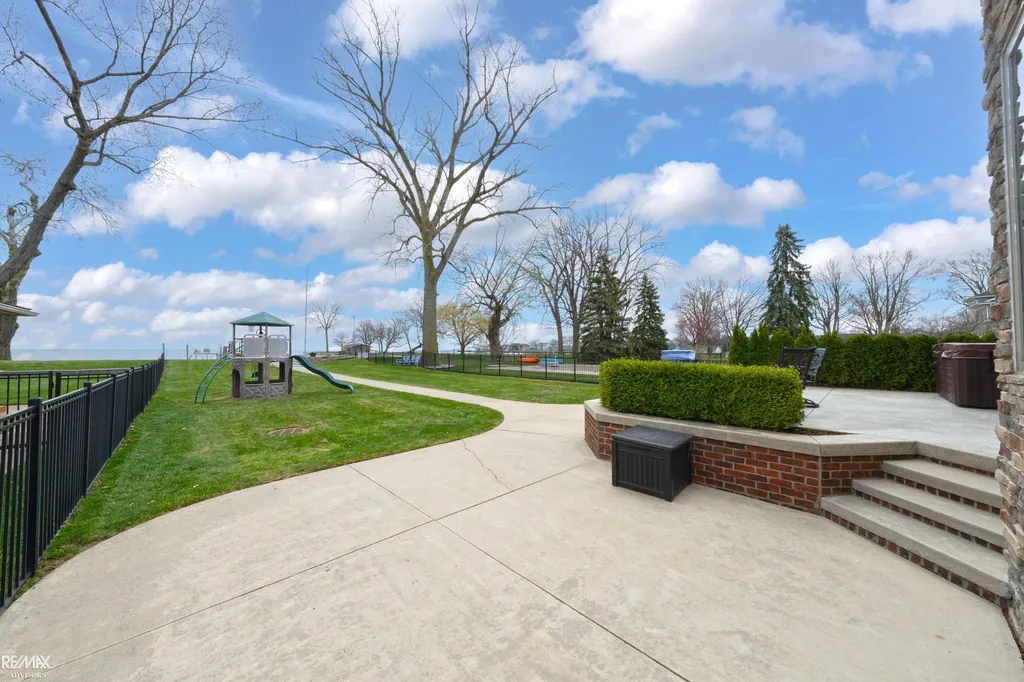 26918 Koerber Street St. Clair Shores City MI 48081