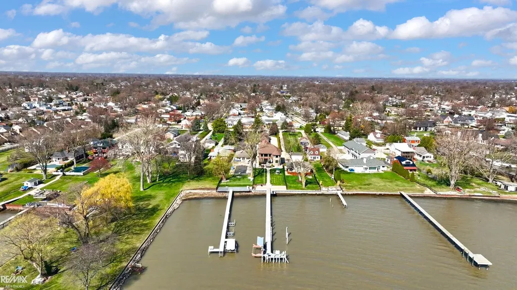 26918 Koerber Street St. Clair Shores City MI 48081