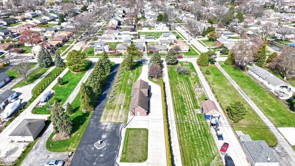 26918 Koerber Street St. Clair Shores City MI 48081