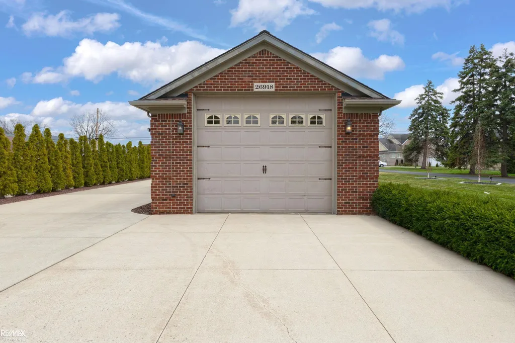 26918 Koerber Street St. Clair Shores City MI 48081