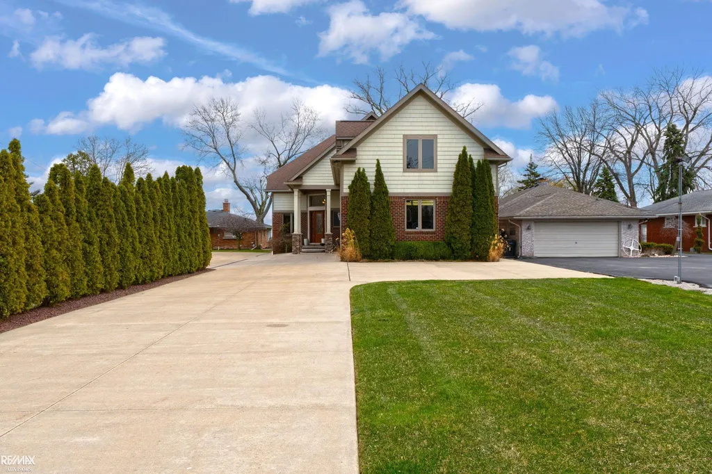 26918 Koerber Street St. Clair Shores City MI 48081