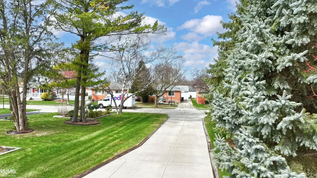 26918 Koerber Street St. Clair Shores City MI 48081