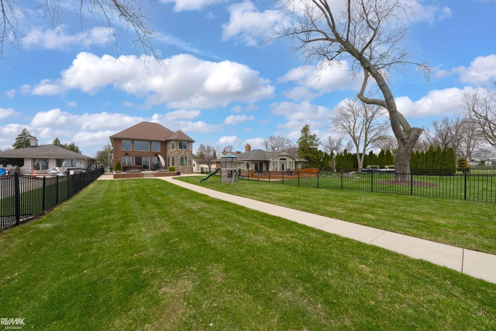 26918 Koerber Street St. Clair Shores City MI 48081