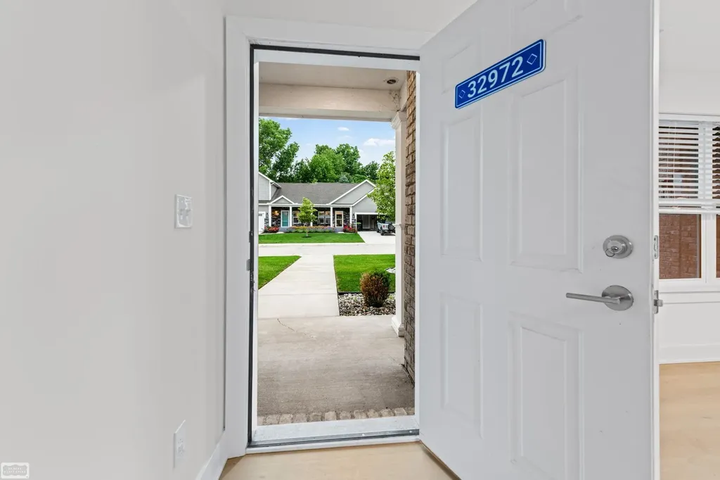 32972 Antrim Drive Chesterfield Township MI 48047