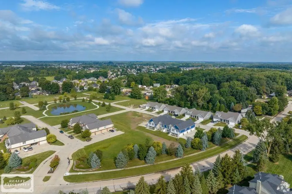 32956 Antrim Drive Chesterfield Township MI 48047