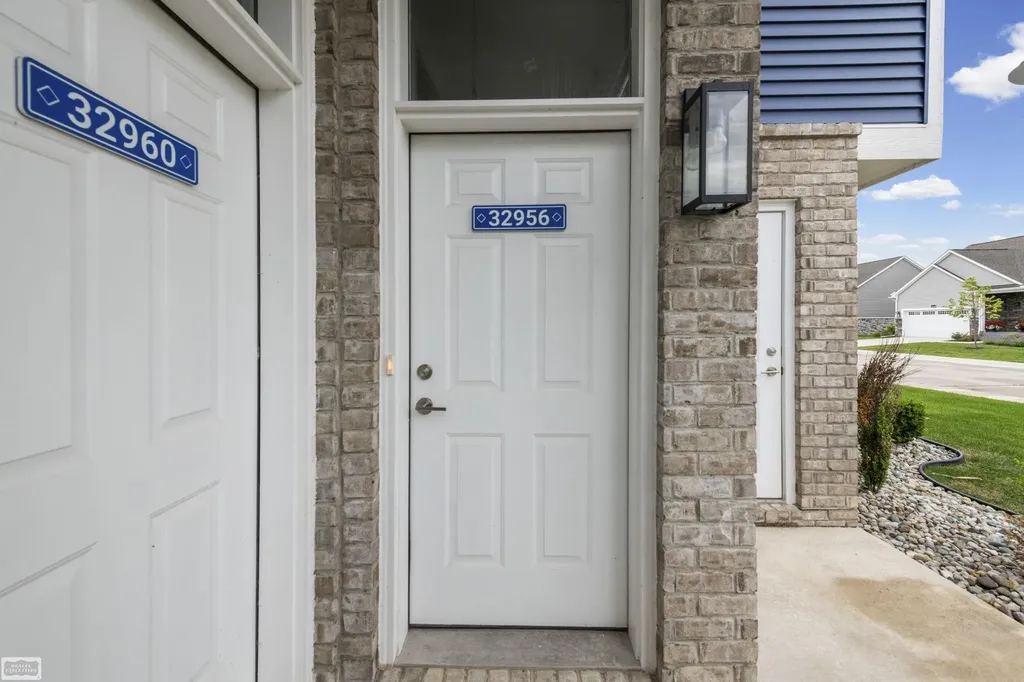 32956 Antrim Drive Chesterfield Township MI 48047