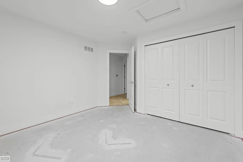 32956 Antrim Drive Chesterfield Township MI 48047