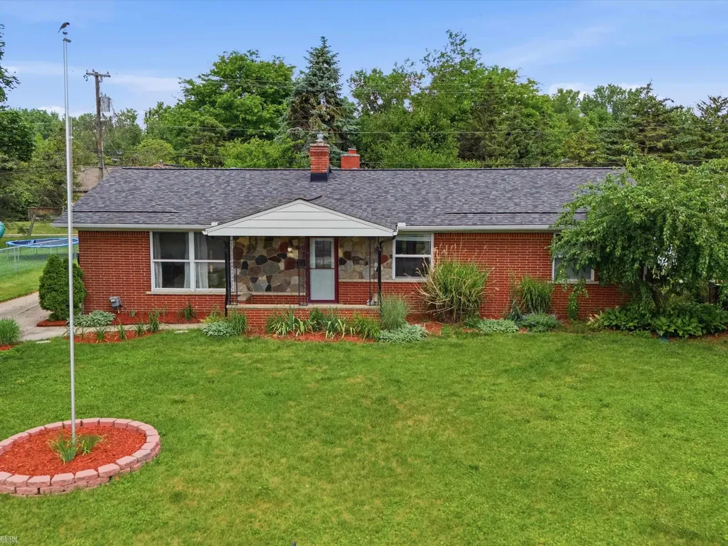 25107 Saint Christopher Street Harrison Charter Township MI 48045