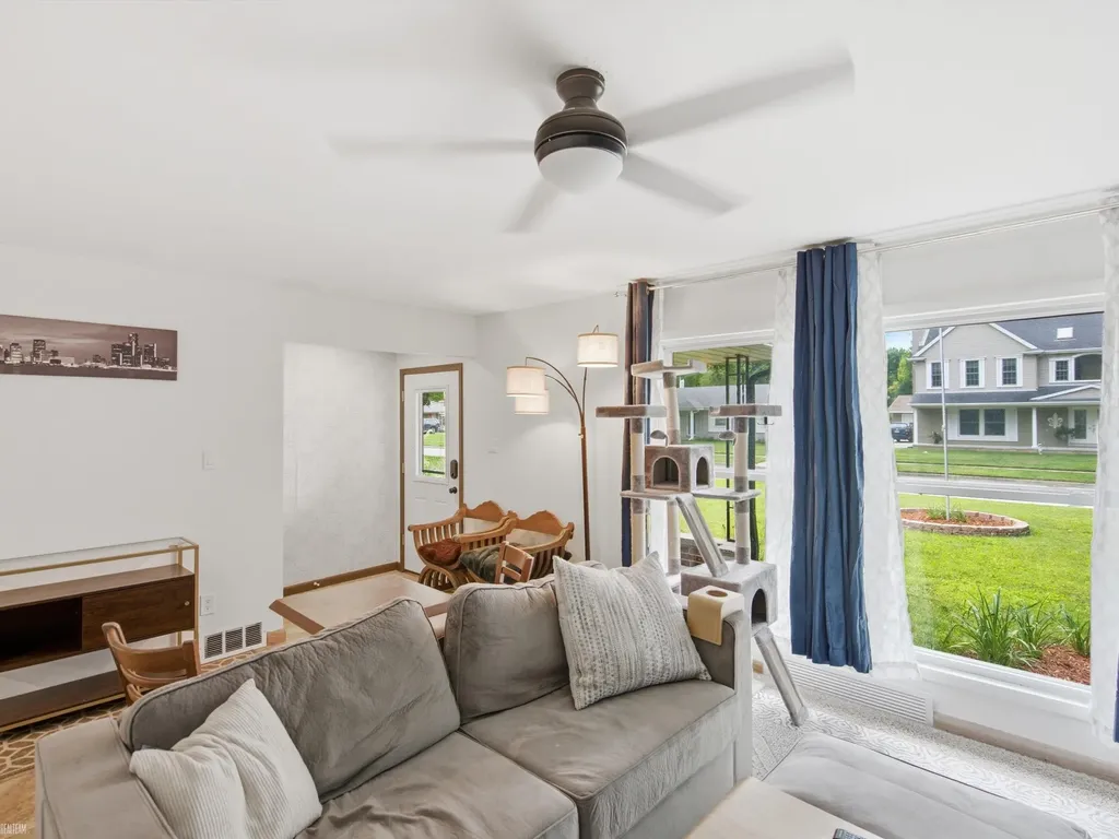 25107 Saint Christopher Street Harrison Charter Township MI 48045