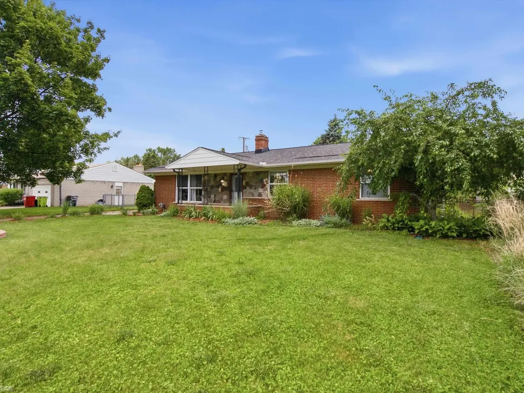 25107 Saint Christopher Street Harrison Charter Township MI 48045