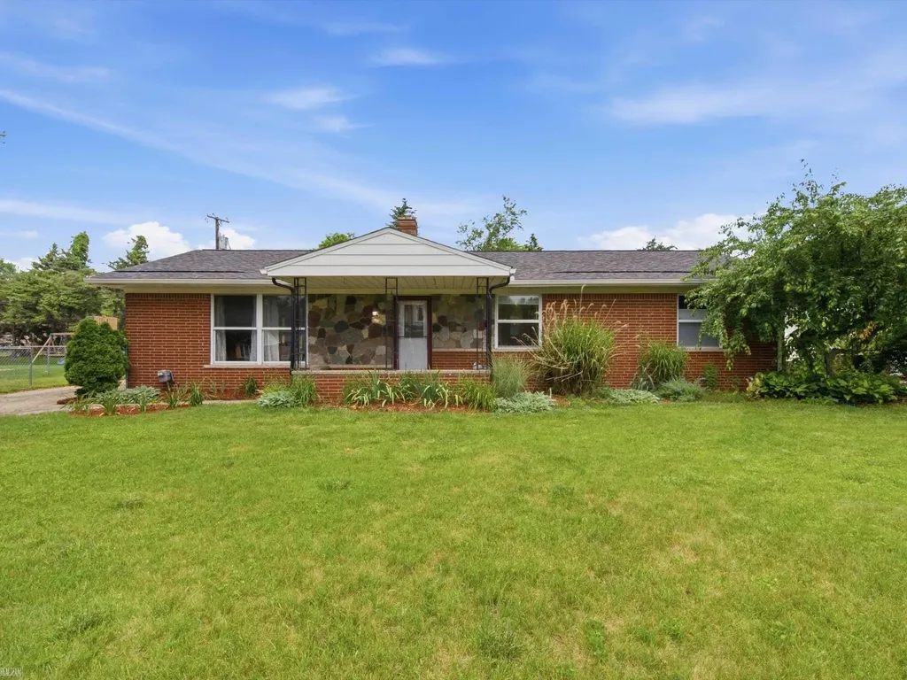 25107 Saint Christopher Street Harrison Charter Township MI 48045