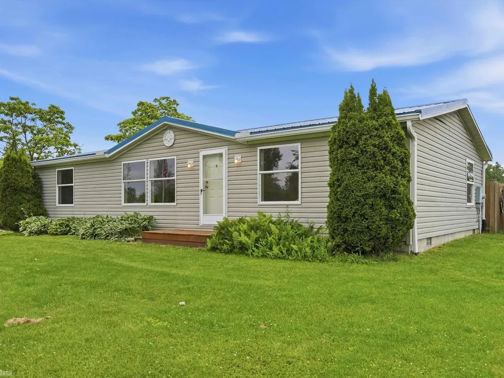 8137 Marquette Road Wales Township MI 48027