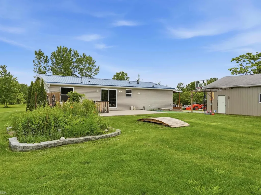 8137 Marquette Road Wales Township MI 48027