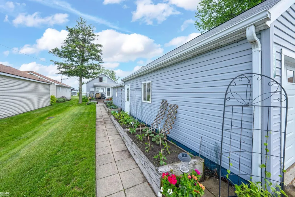 8292 Middle Channel Drive Clay Township MI 48028