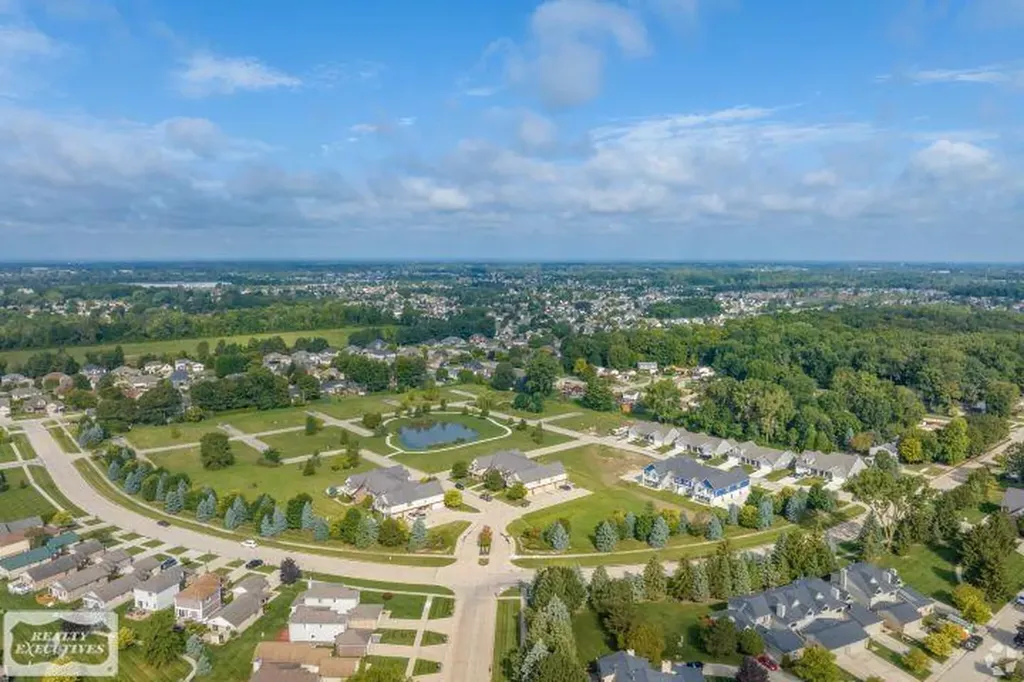 32968 Antrim Drive Chesterfield Township MI 48047