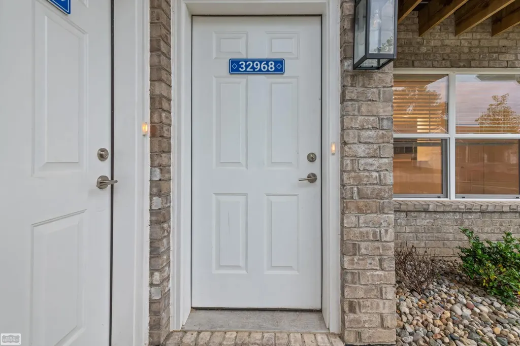 32968 Antrim Drive Chesterfield Township MI 48047