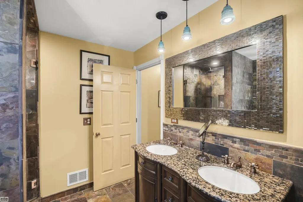 30139 Highgate Drive Chesterfield Township MI 48051