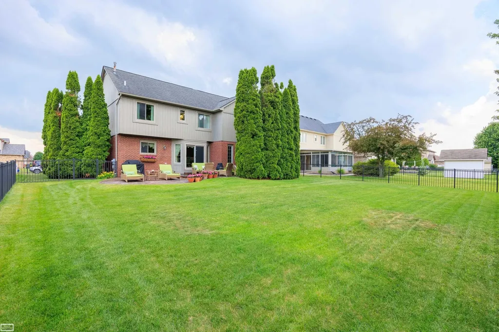30139 Highgate Drive Chesterfield Township MI 48051