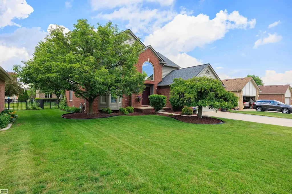 30139 Highgate Drive Chesterfield Township MI 48051