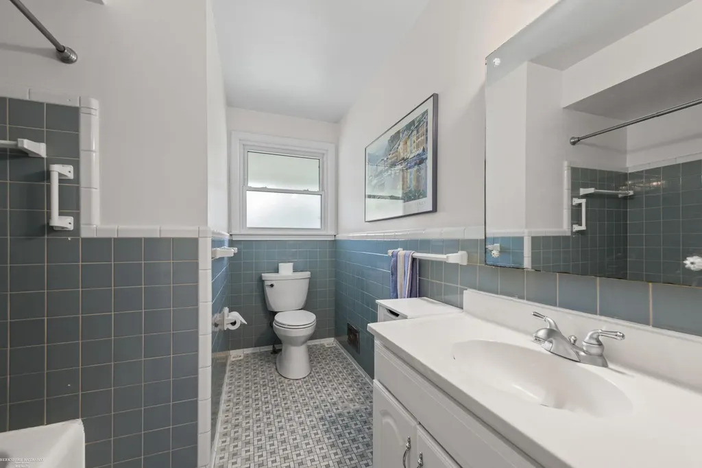 22943 Edgewood Street St. Clair Shores City MI 48080