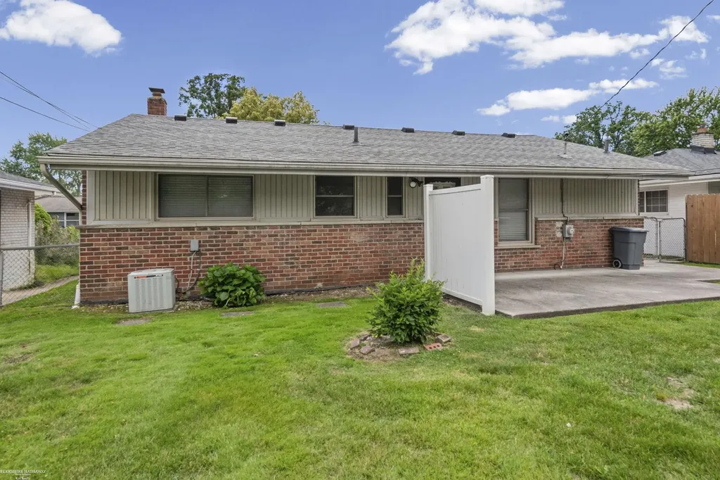 22943 Edgewood Street St. Clair Shores City MI 48080