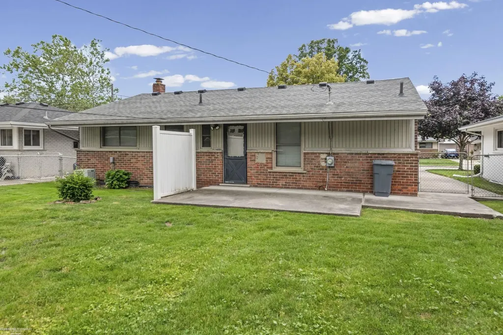 22943 Edgewood Street St. Clair Shores City MI 48080
