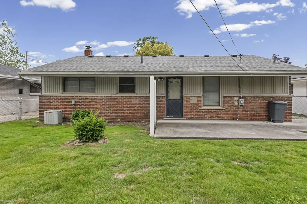22943 Edgewood Street St. Clair Shores City MI 48080