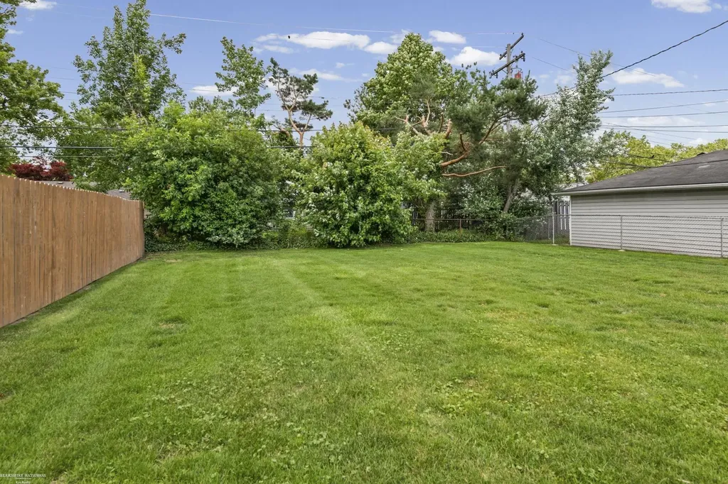 22943 Edgewood Street St. Clair Shores City MI 48080