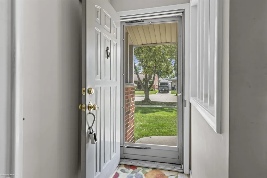 22943 Edgewood Street St. Clair Shores City MI 48080