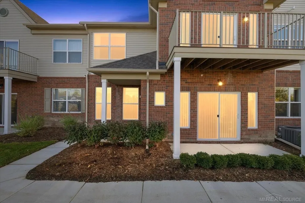 8280 Heywood Circle Sterling Heights City MI 48312