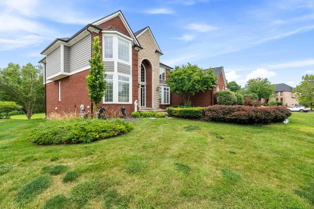 2250 Hawthorne Drive Shelby Charter Township MI 48316