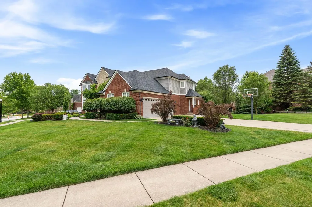 2250 Hawthorne Drive Shelby Charter Township MI 48316