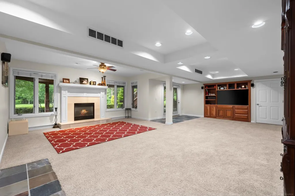 2250 Hawthorne Drive Shelby Charter Township MI 48316