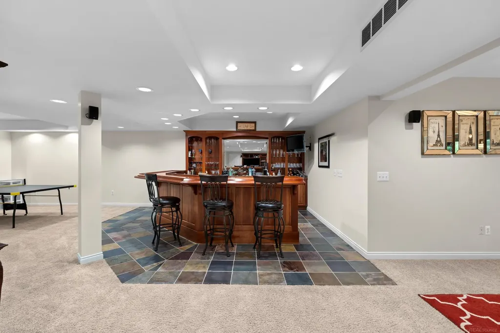 2250 Hawthorne Drive Shelby Charter Township MI 48316