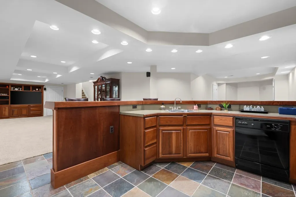 2250 Hawthorne Drive Shelby Charter Township MI 48316