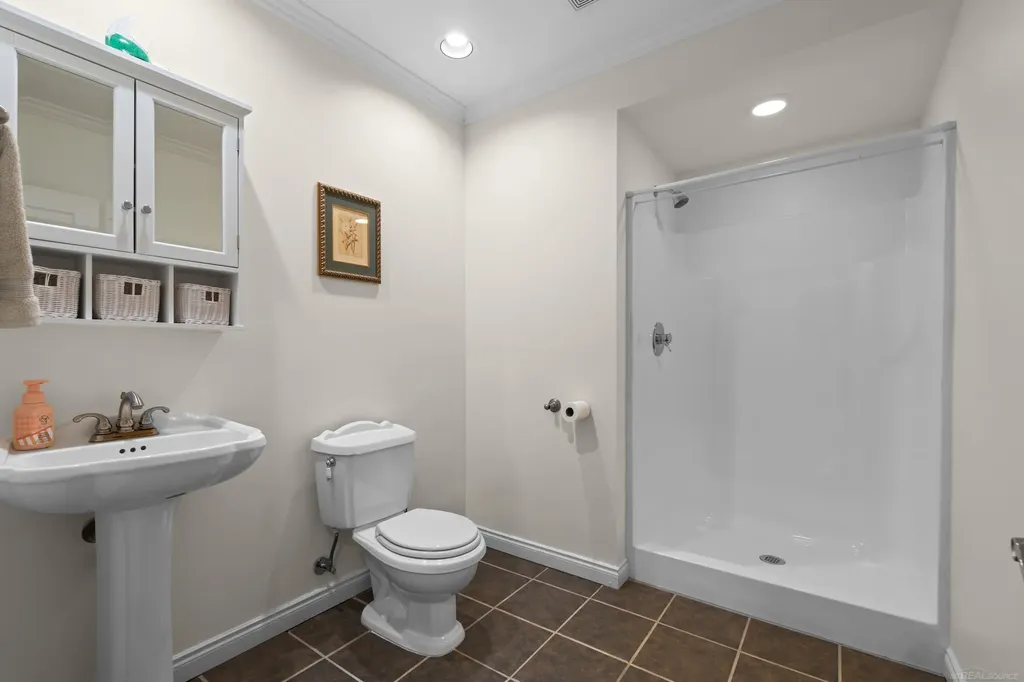 2250 Hawthorne Drive Shelby Charter Township MI 48316
